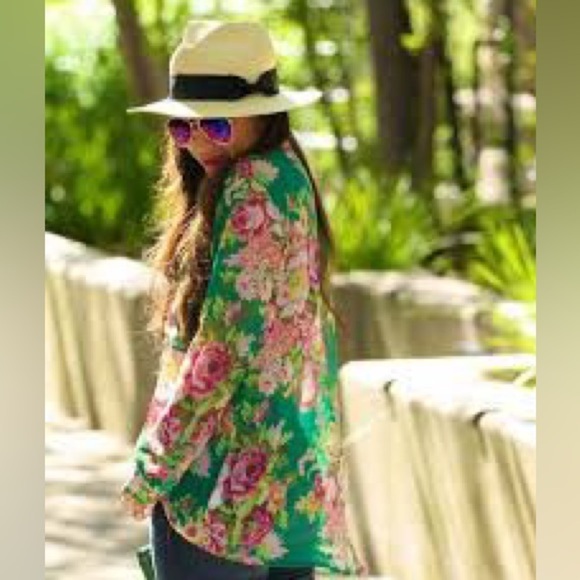Pleione Tops - Pleione floral boho blouse like new size small somewhat sheer